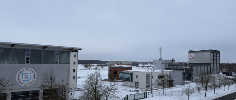 Gebäude des IBK mit Schnee