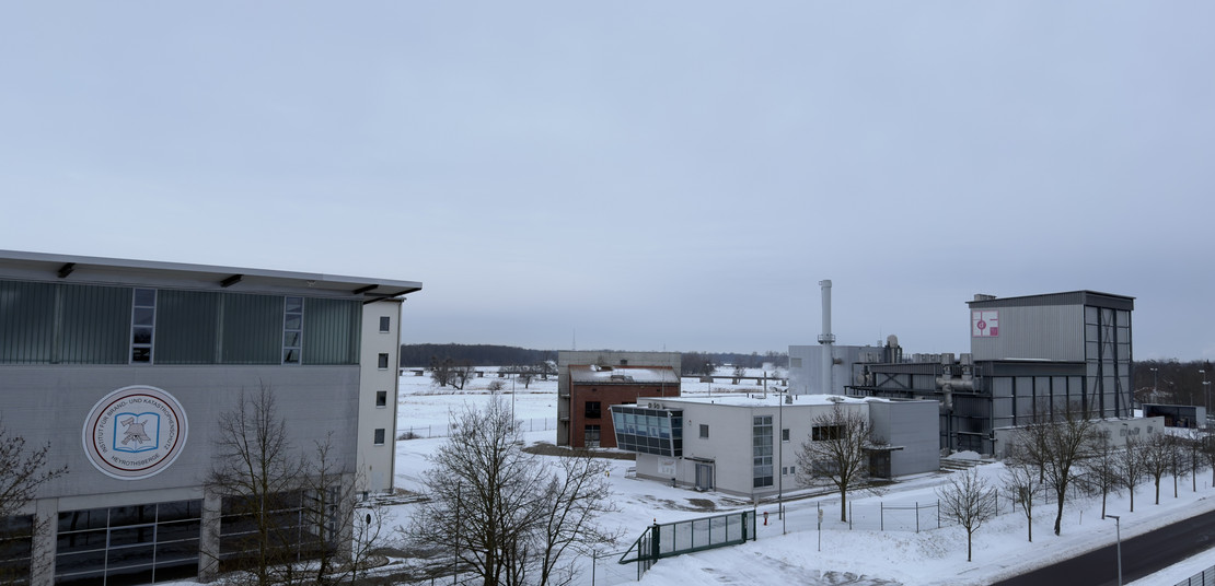 Gebäude des IBK mit Schnee