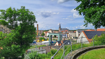Blick von oben auf die Stadt und Saale